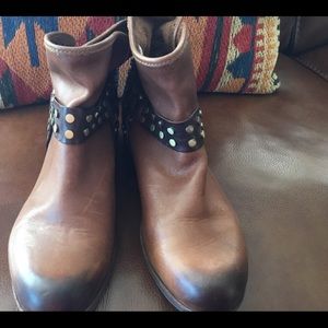 UGG Darling Harness Boot Worn 1x 9M